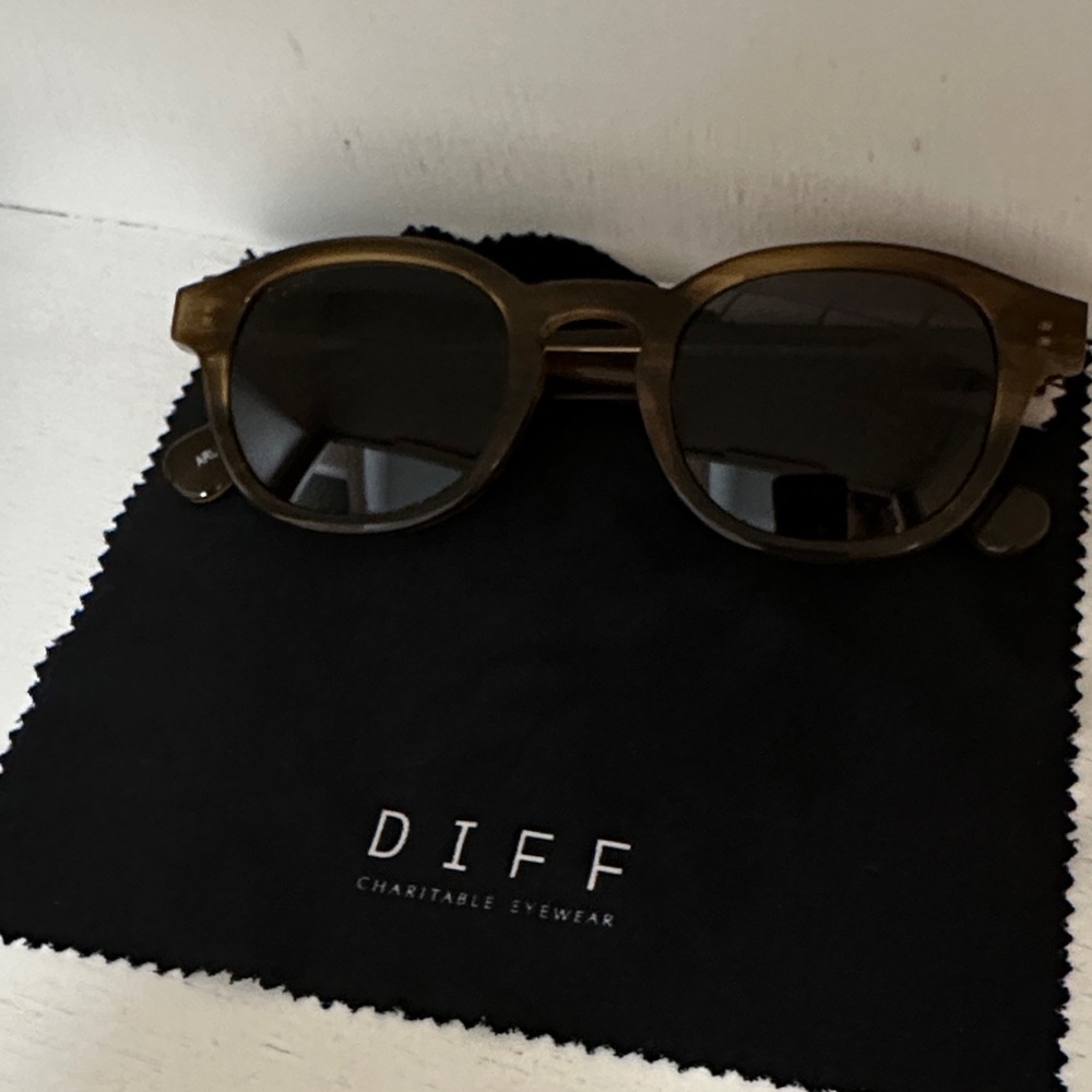 Diff Eyewear Brown Tortoise Round Sunglasses - image 2